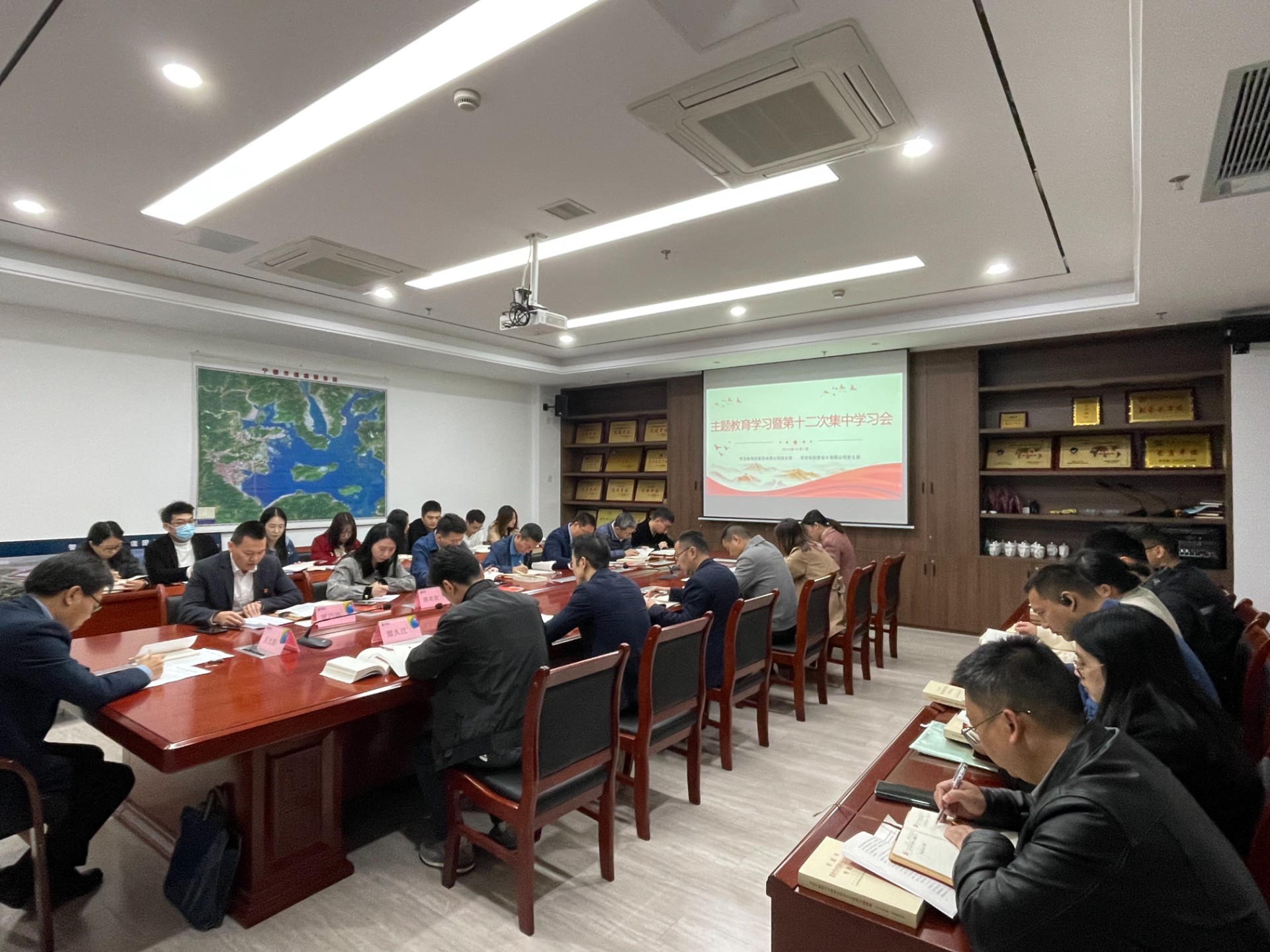 市交投物流集团党支部 市交投勘察设计公司党支部联合召开主题教育学习会,叶岚清摄2.jpg