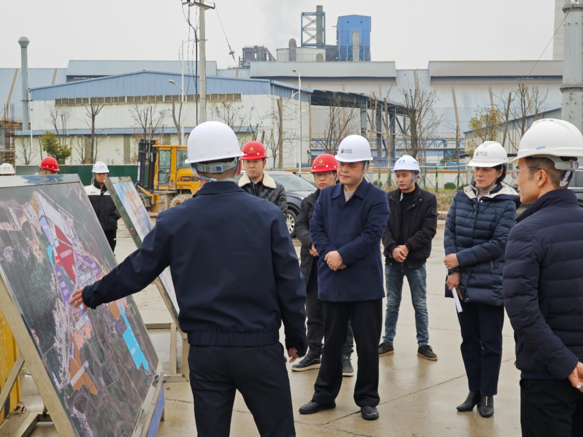 2024-2-29市交投集团领导深入市交投物流集团项目一线调研，章佳琦拍摄1.jpg