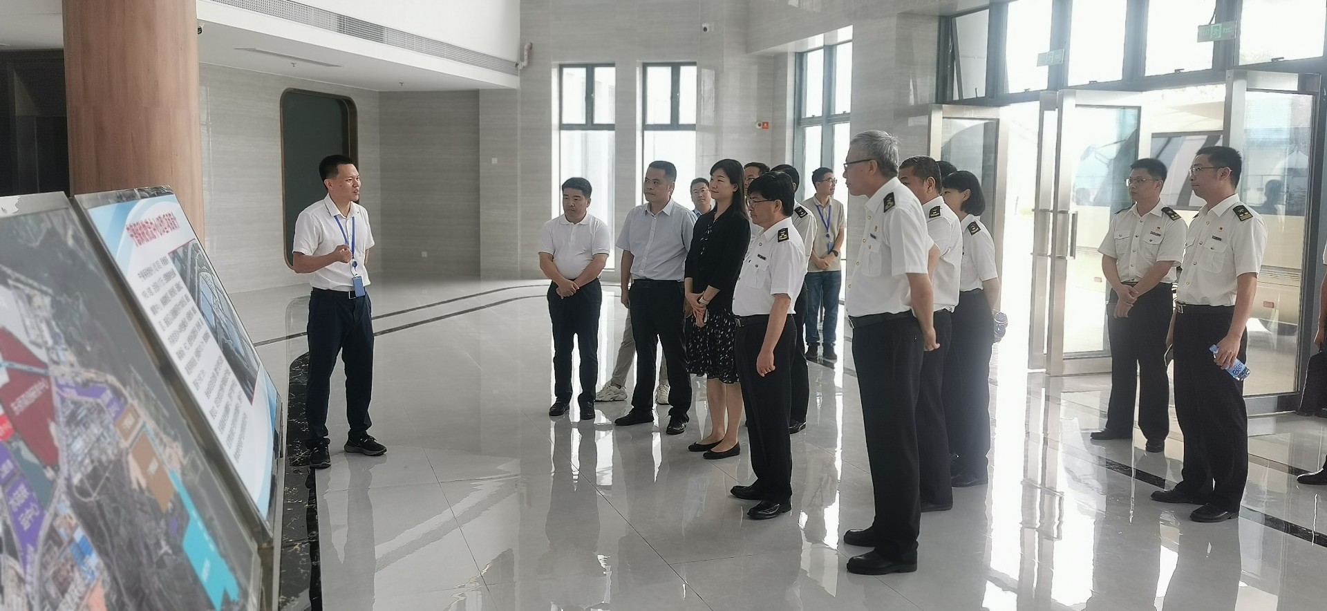 海关总署自贸司司长潘城一行莅临宁德国际物流中心项目调研，周桂芳拍摄1.jpg